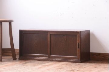 アンティーク家具　欅材　明治大正期の小さな収納棚(ローボード)