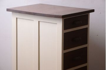 アンティーク家具　アンティークペイント　古い木製のデスクサイドキャビネット(4杯引き出し)
