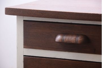 アンティーク家具　アンティークペイント　古い木製のデスクサイドキャビネット(4杯引き出し)