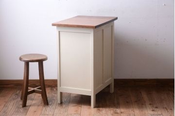 アンティーク家具　アンティークペイント　古い木製のデスクサイドキャビネット(4杯引き出し)