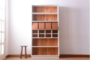 アンティーク家具　パタパタ戸棚付き!大きなペイント本棚(2)