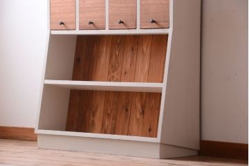 アンティーク家具　パタパタ戸棚付き!大きなペイント本棚(2)