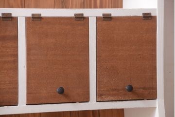 アンティーク家具　パタパタ戸棚付き!大きなペイント本棚(2)