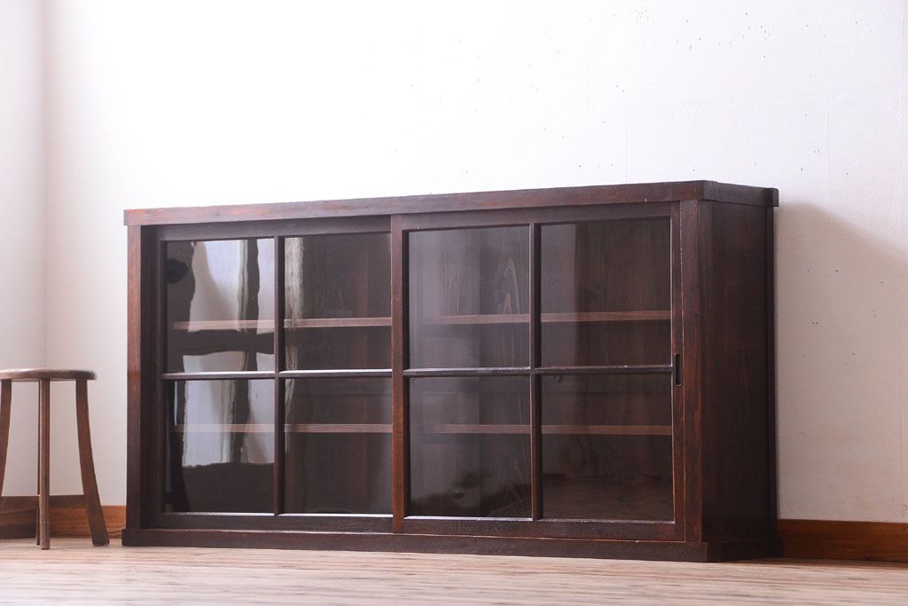 アンティーク家具　古い木のアンティークサイドボード(横型収納棚)(1)