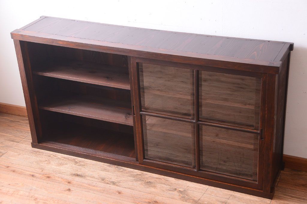 アンティーク家具　古い木のアンティークサイドボード(横型収納棚)(1)