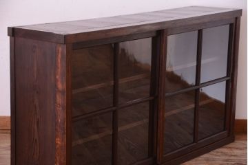 アンティーク家具　古い木のアンティークサイドボード(横型収納棚)(1)