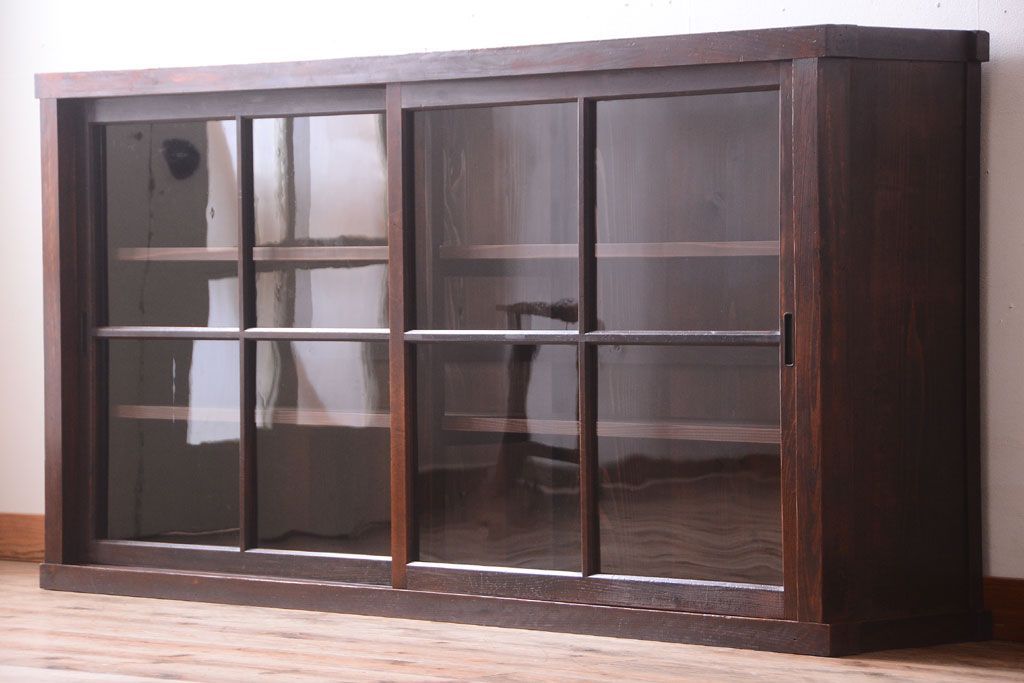 アンティーク家具　古い木のアンティークサイドボード(横型収納棚)(1)