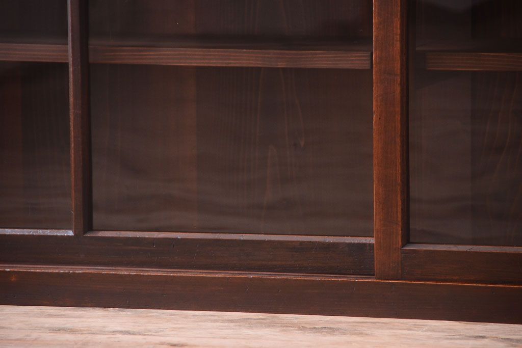 アンティーク家具　古い木のアンティークサイドボード(横型収納棚)(1)