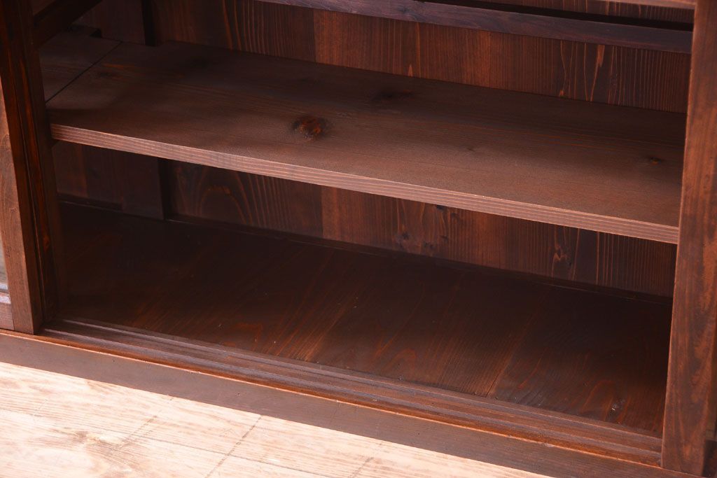 アンティーク家具　古い木のアンティークサイドボード(横型収納棚)(1)