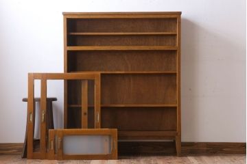 レトロ家具　昭和レトロな古い木製の脚付き本箱