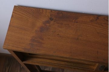 レトロ家具　昭和レトロな古い木製の脚付き本箱