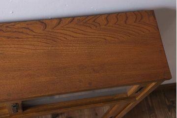 レトロ家具　昭和レトロな古い木製の脚付き本箱