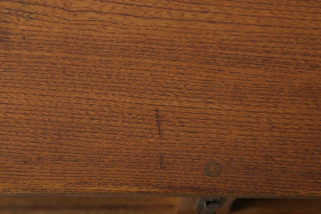 レトロ家具　昭和レトロな古い木製の脚付き本箱