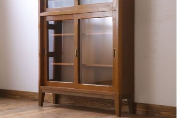 レトロ家具　昭和レトロな古い木製の脚付き本箱