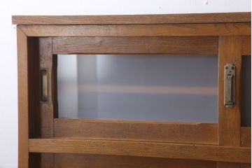 レトロ家具　昭和レトロな古い木製の脚付き本箱