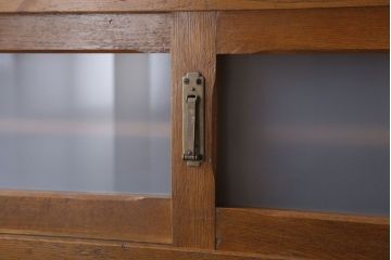 レトロ家具　昭和レトロな古い木製の脚付き本箱