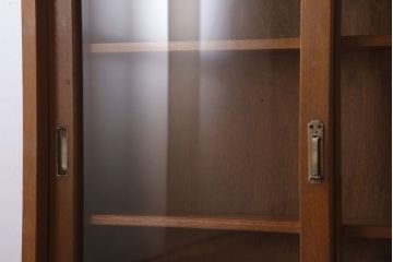 レトロ家具　昭和レトロな古い木製の脚付き本箱