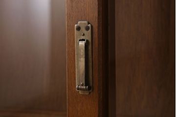 レトロ家具　昭和レトロな古い木製の脚付き本箱