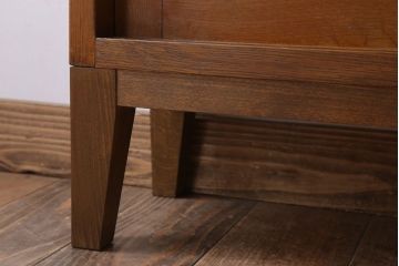 レトロ家具　昭和レトロな古い木製の脚付き本箱