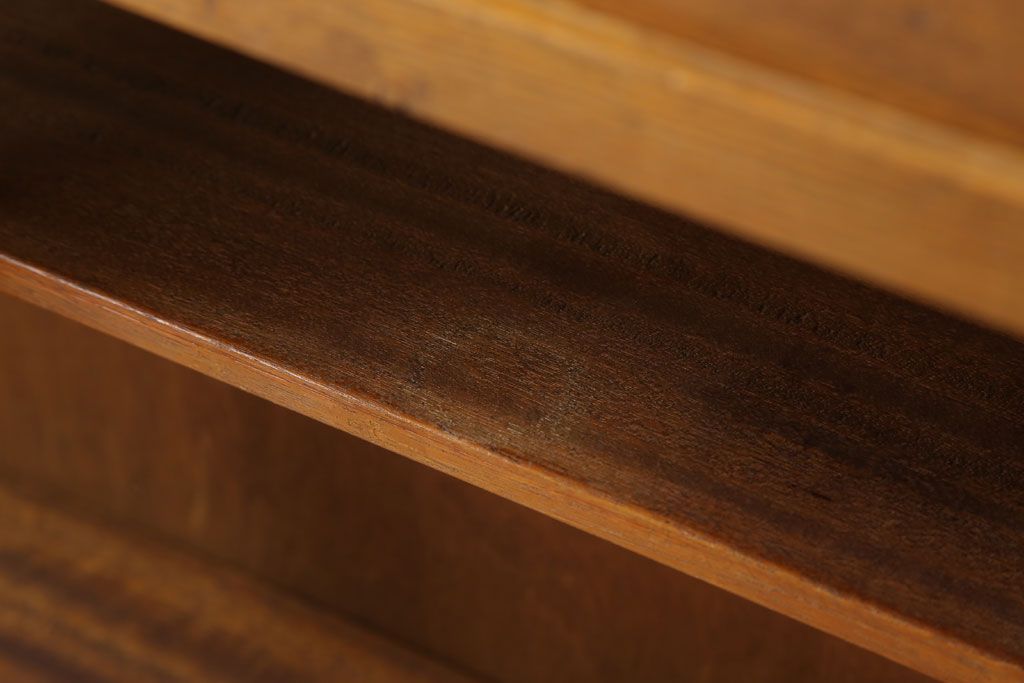 レトロ家具　昭和レトロな古い木製の脚付き本箱