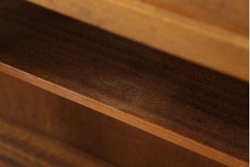 レトロ家具　昭和レトロな古い木製の脚付き本箱