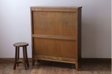 レトロ家具　昭和レトロな古い木製の脚付き本箱