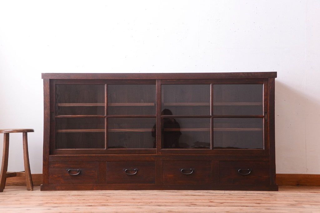 アンティーク家具　古い木のアンティークサイドボード(横型収納棚)(2)