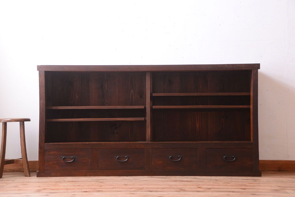 アンティーク家具　古い木のアンティークサイドボード(横型収納棚)(2)