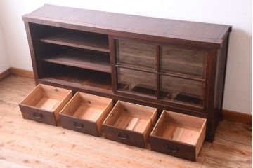 アンティーク家具　古い木のアンティークサイドボード(横型収納棚)(2)