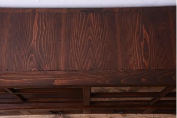 アンティーク家具　古い木のアンティークサイドボード(横型収納棚)(2)