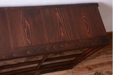 アンティーク家具　古い木のアンティークサイドボード(横型収納棚)(2)