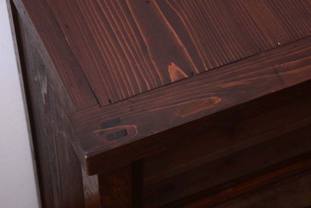 アンティーク家具　古い木のアンティークサイドボード(横型収納棚)(2)