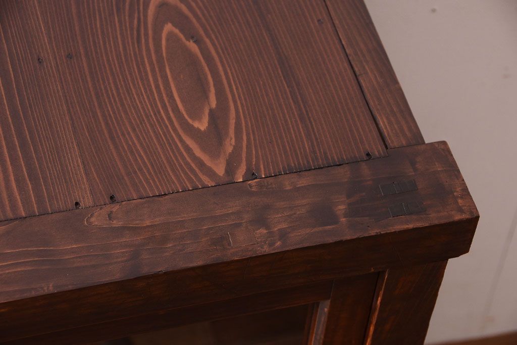 アンティーク家具　古い木のアンティークサイドボード(横型収納棚)(2)