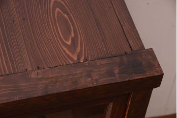 アンティーク家具　古い木のアンティークサイドボード(横型収納棚)(2)