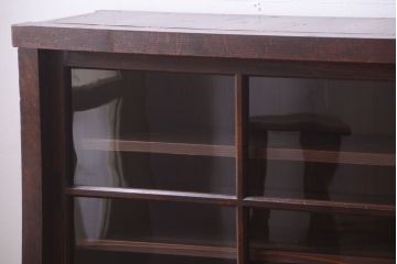 アンティーク家具　古い木のアンティークサイドボード(横型収納棚)(2)