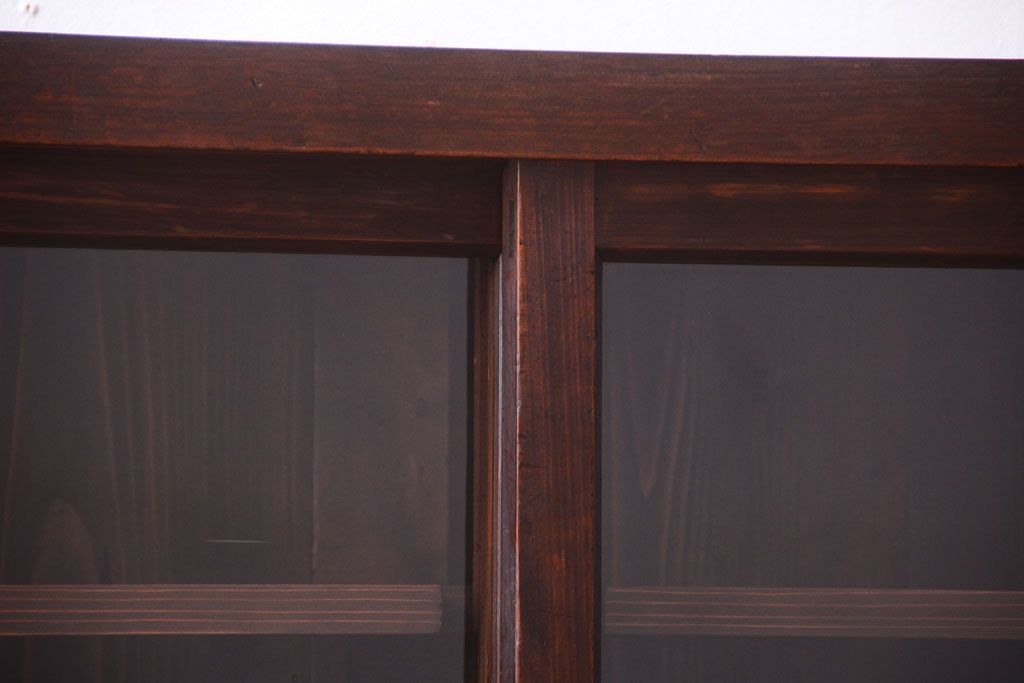 アンティーク家具　古い木のアンティークサイドボード(横型収納棚)(2)