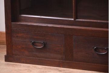 アンティーク家具　古い木のアンティークサイドボード(横型収納棚)(2)