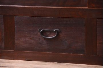 アンティーク家具　古い木のアンティークサイドボード(横型収納棚)(2)