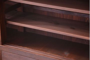 アンティーク家具　古い木のアンティークサイドボード(横型収納棚)(2)