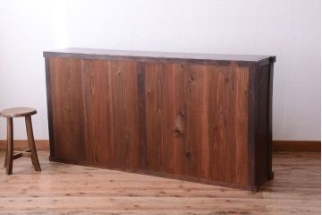 アンティーク家具　古い木のアンティークサイドボード(横型収納棚)(2)