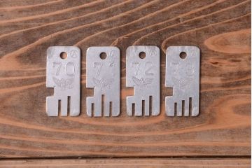 アンティーク家具　ネームプレート付き!モールガラス扉の鍵付きロッカー(マス目棚)