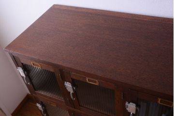 アンティーク家具　ネームプレート付き!モールガラス扉の鍵付きロッカー(マス目棚)