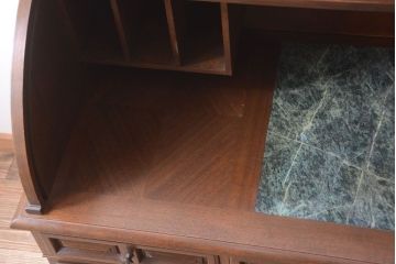 ヴィンテージ家具　高級ビンテージ　凝った意匠が美しい組み立て式ロールトップデスク