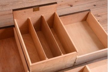 ヴィンテージ家具　高級ビンテージ　凝った意匠が美しい組み立て式ロールトップデスク