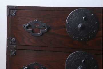 アンティーク家具　古民具・骨董　前面栗材の二段重ね米沢箪笥(衣装箪笥)