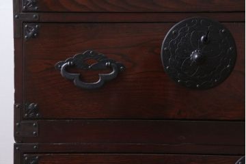 アンティーク家具　古民具・骨董　前面栗材の二段重ね米沢箪笥(衣装箪笥)