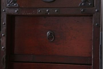 アンティーク家具　古民具・骨董　前面栗材の二段重ね米沢箪笥(衣装箪笥)