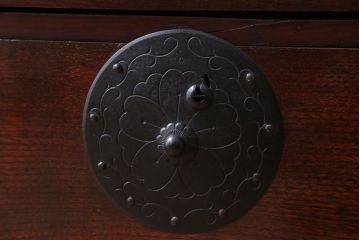 アンティーク家具　古民具・骨董　前面栗材の二段重ね米沢箪笥(衣装箪笥)