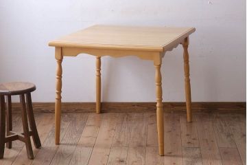 中古　飛騨家具　柏木工　明るい木味のスクエアダイニングテーブル