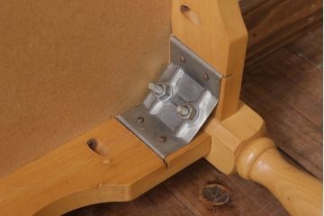中古　飛騨家具　柏木工　明るい木味のスクエアダイニングテーブル